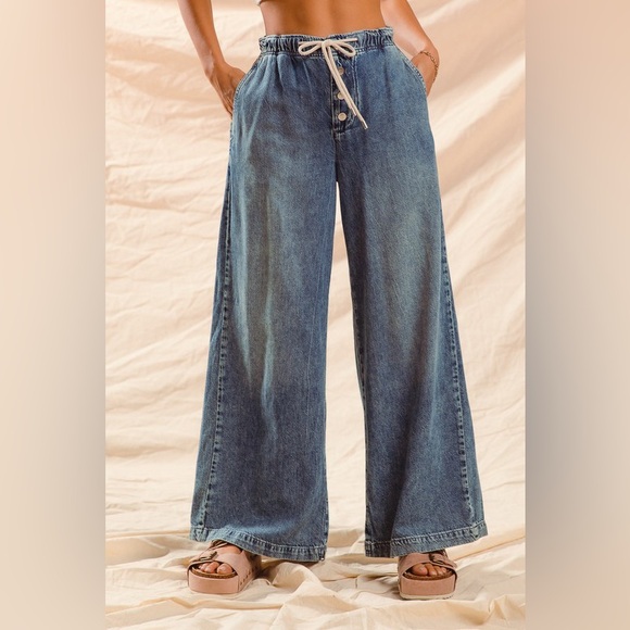 Cozy wide leg jean - Picture 2 of 2